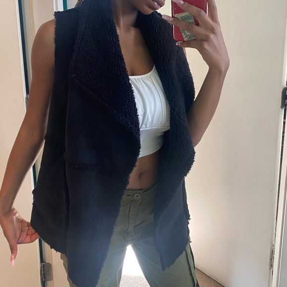 2 for $30 sherpa vest - Picture 5 of 7